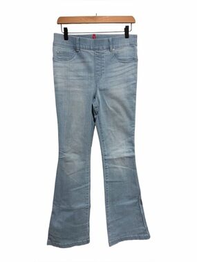 SPANX Light Wash Blue Flat Front Pull On Women’s Flared Jeans Cotton Blend